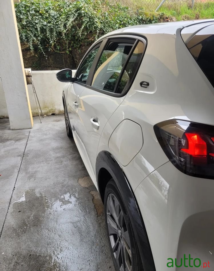 2021' Peugeot e-208 Active photo #2