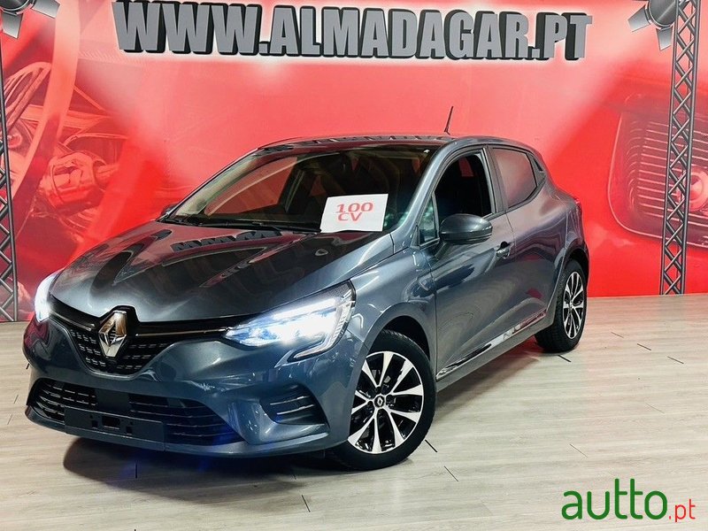 2020' Renault Clio photo #1