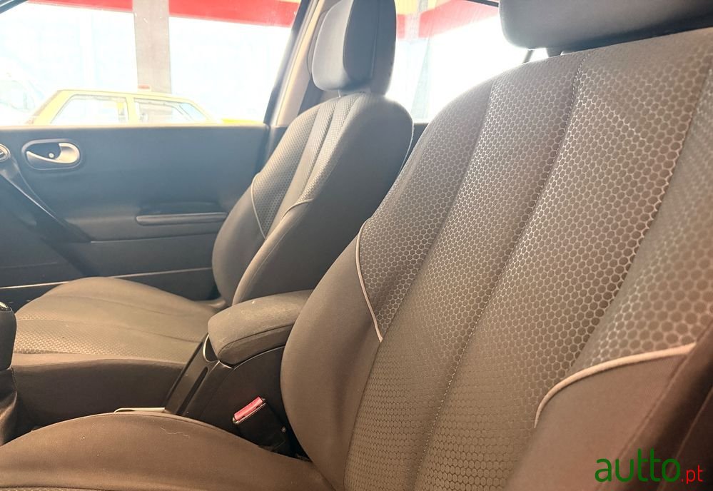 2005' Renault Megane Break photo #6