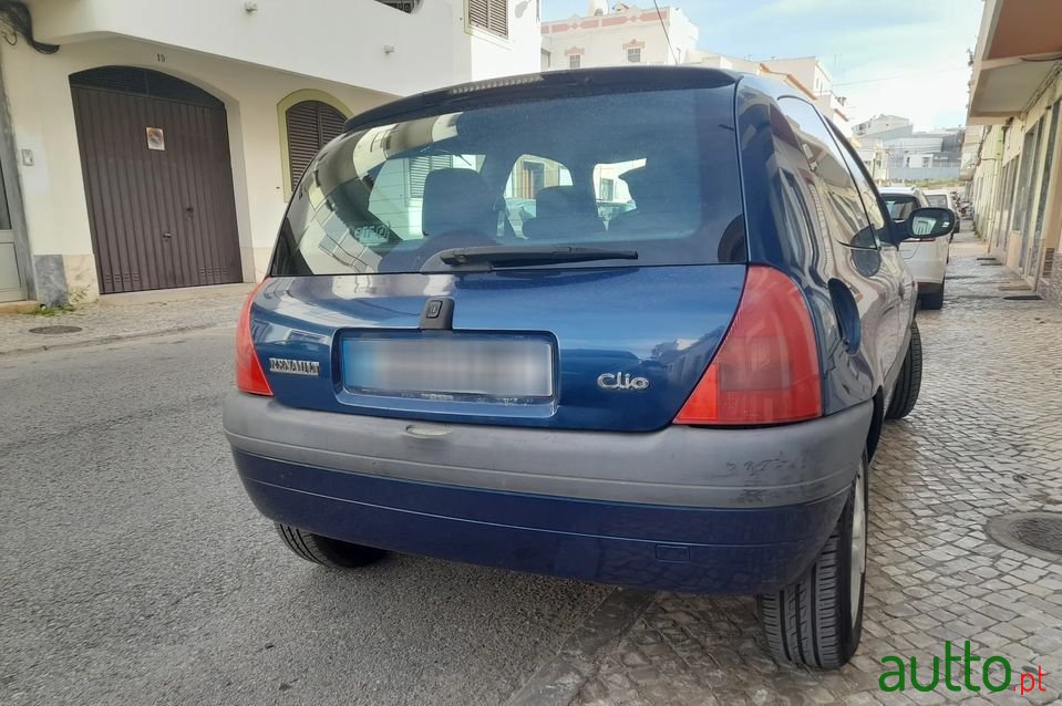 2001' Renault Clio photo #4