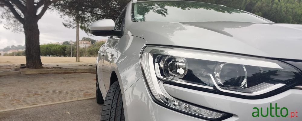 2016' Renault Megane Sport Tourer photo #3