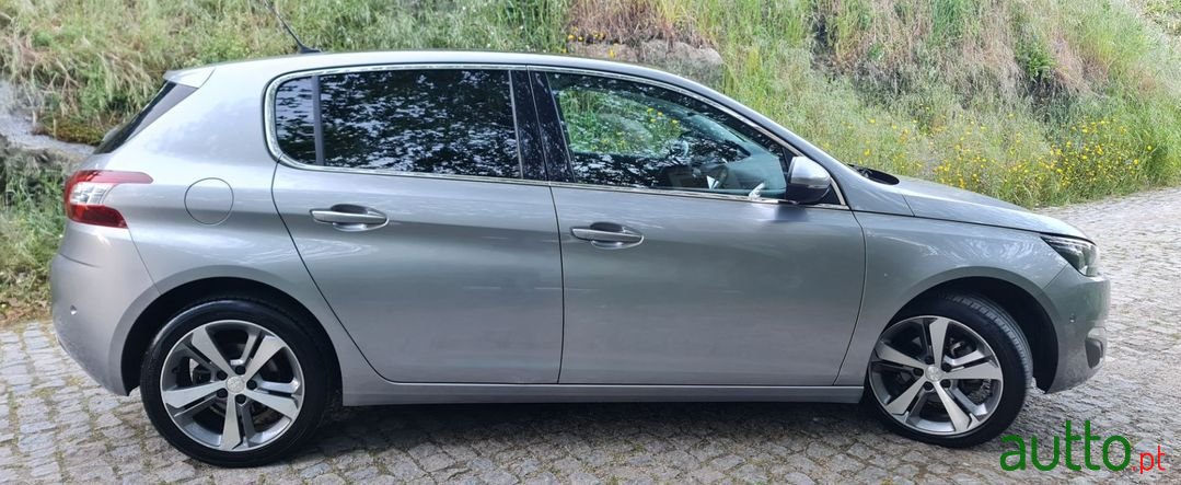 2015' Peugeot 308 photo #5