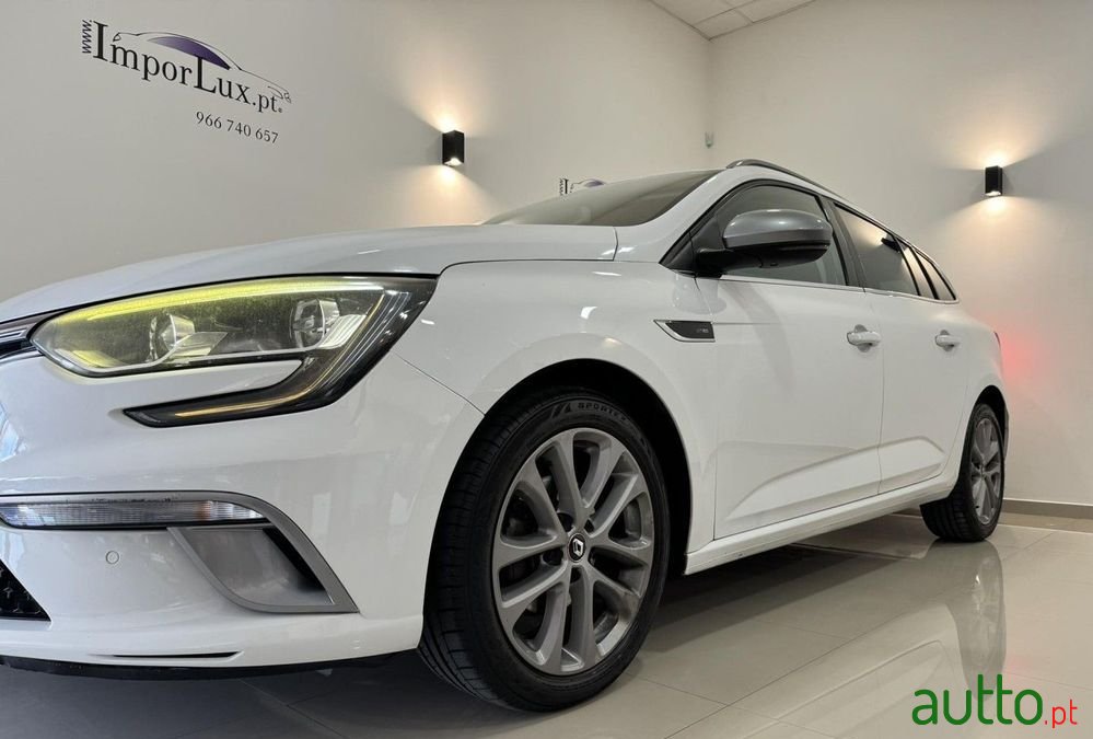 2017' Renault Megane Sport Tourer photo #4