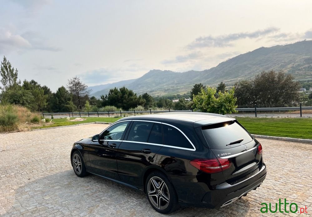 2020' Mercedes-Benz Classe C De Amg Line photo #3