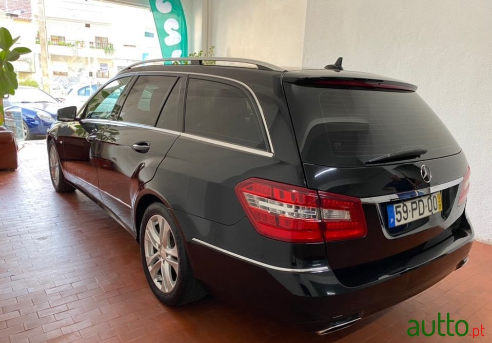 2012' Mercedes-Benz E-220 photo #4