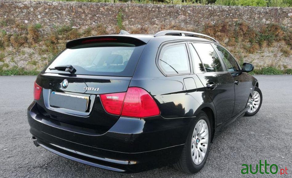 2009' BMW 318 photo #1