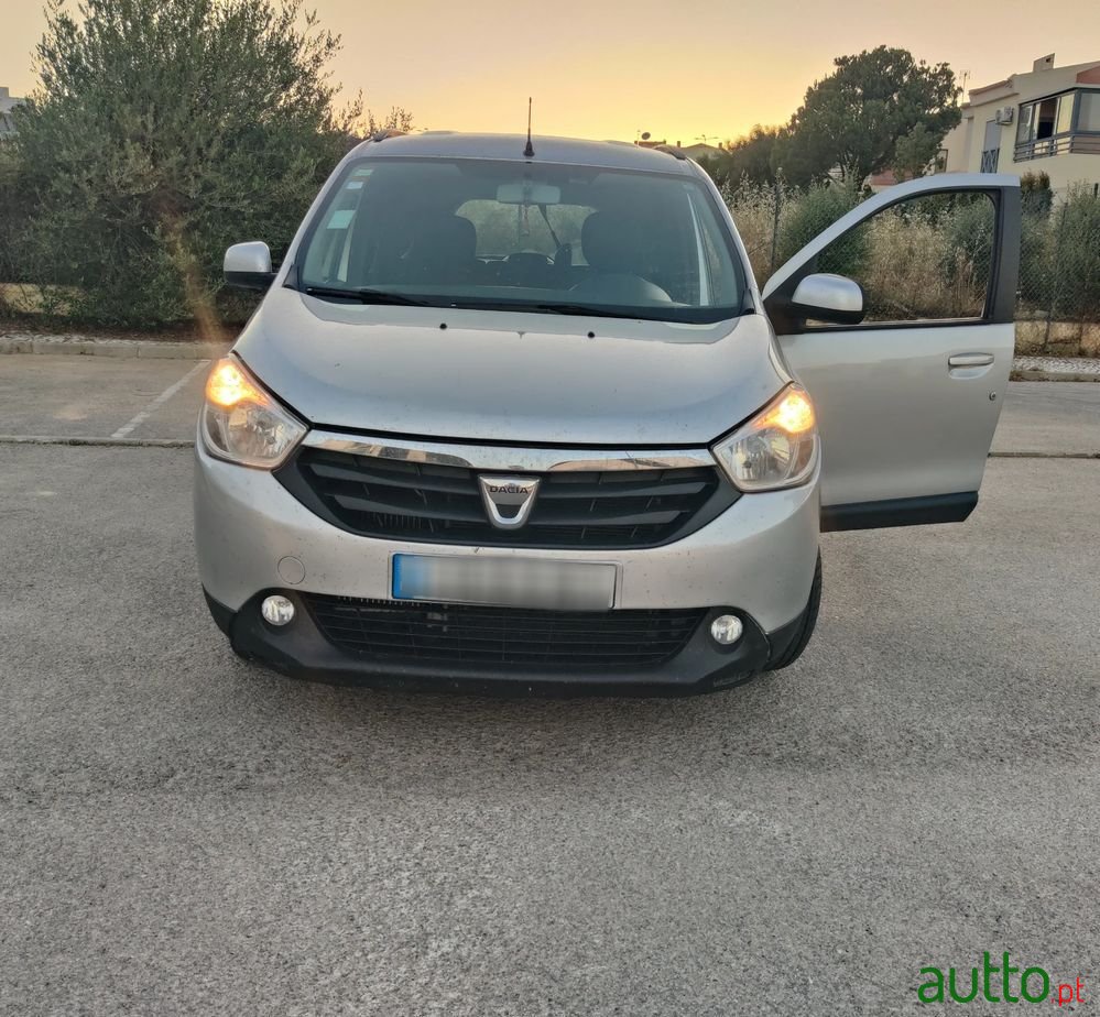 2016' Dacia Lodgy 1.5 Dci Prestige 7L photo #1