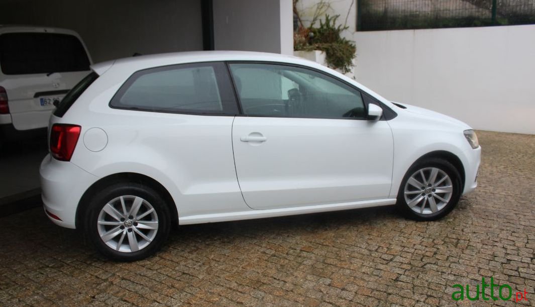 2017' Volkswagen Polo photo #2