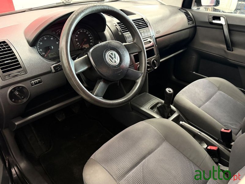 2005' Volkswagen Polo photo #5