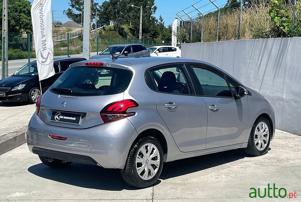 2019' Peugeot 208 photo #5