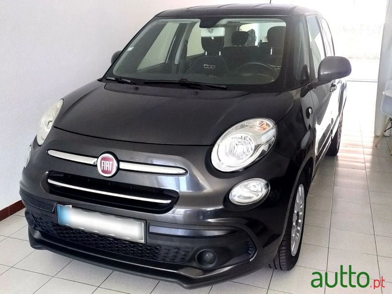 2017' Fiat 500L photo #4