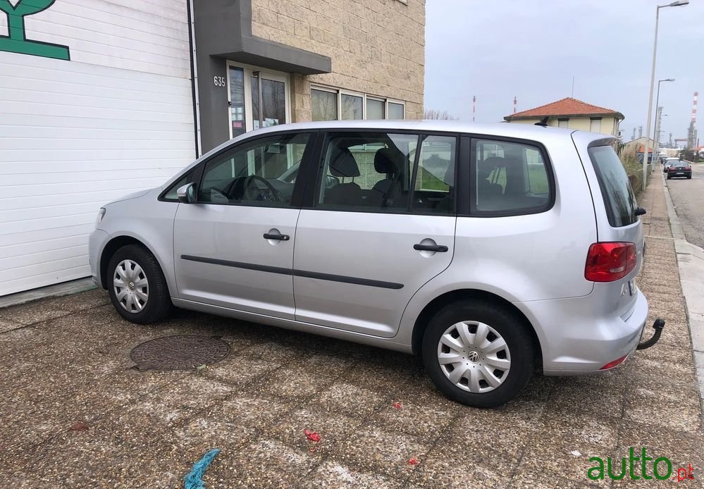 2014' Volkswagen Touran photo #2