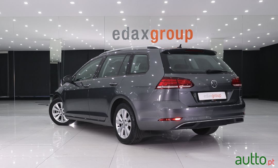 2018' Volkswagen Golf photo #4