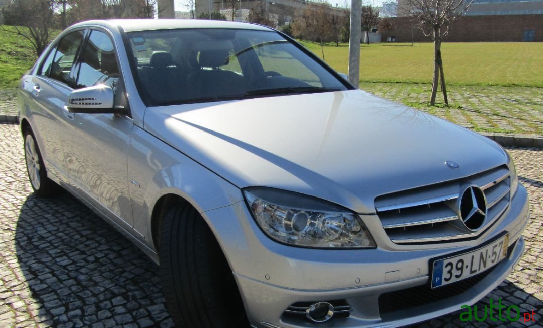 2011' Mercedes-Benz C-220 photo #5