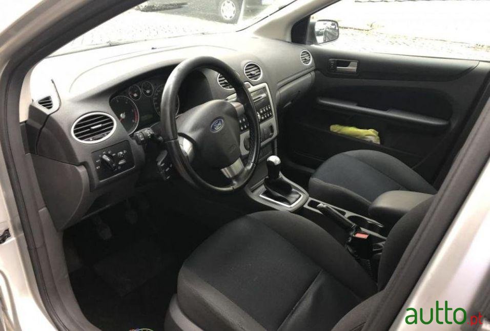 2006' Ford Focus Sw photo #2