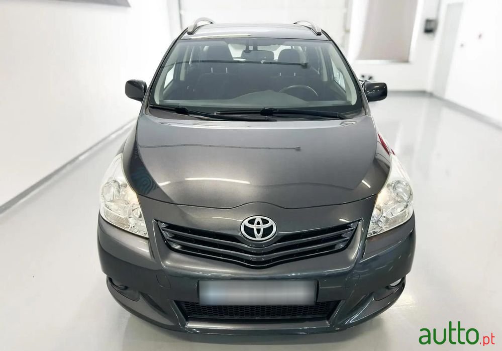 2009' Toyota Verso 2.0 D-4D Energy photo #6