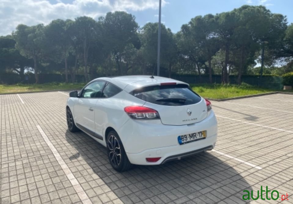 2012' Renault Megane Coupe photo #3