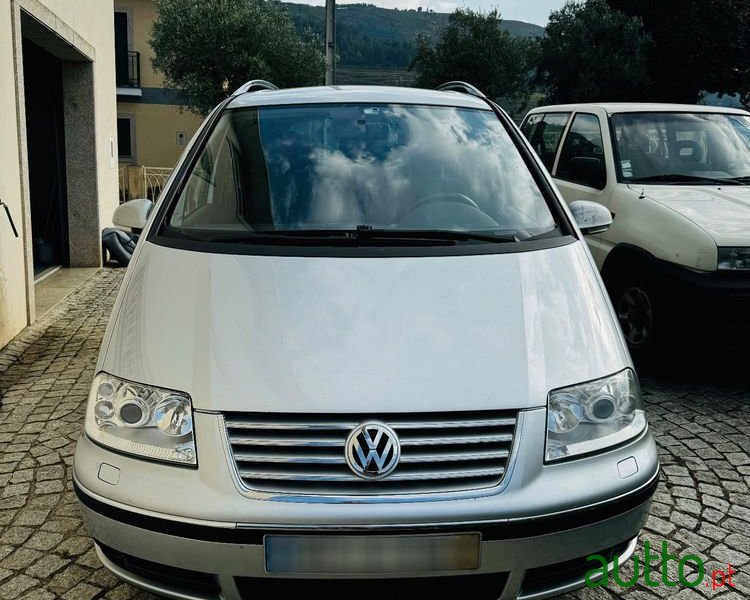 2009' Volkswagen Sharan photo #1