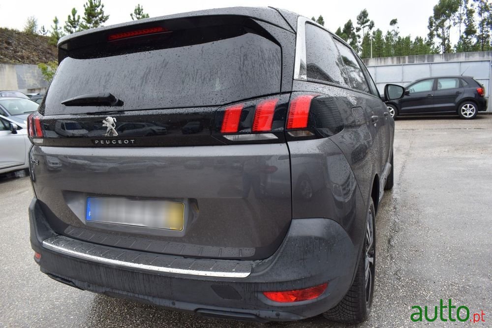 2020' Peugeot 5008 photo #6