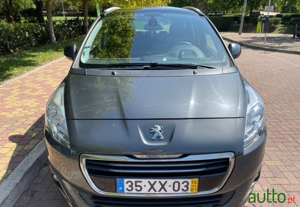 2015' Peugeot 5008 photo #6