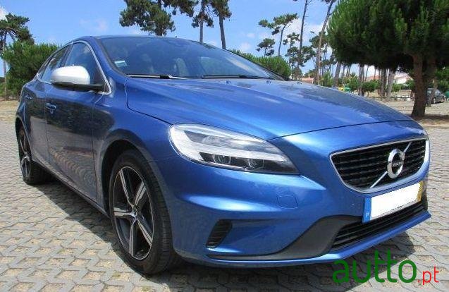 2017' Volvo V40 D2 R-Design photo #3