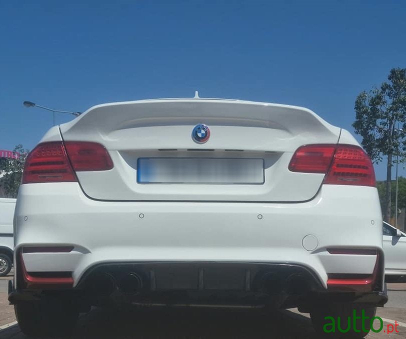 2010' BMW 320 photo #6