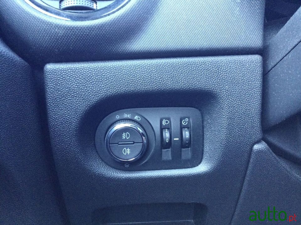 2012' Opel Corsa photo #3