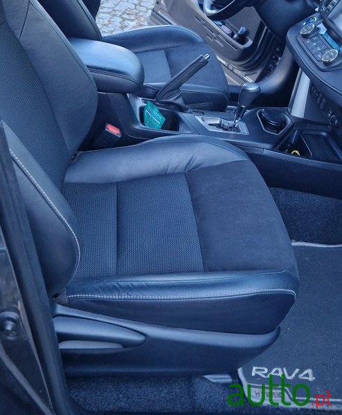 2017' Toyota RAV4 photo #7
