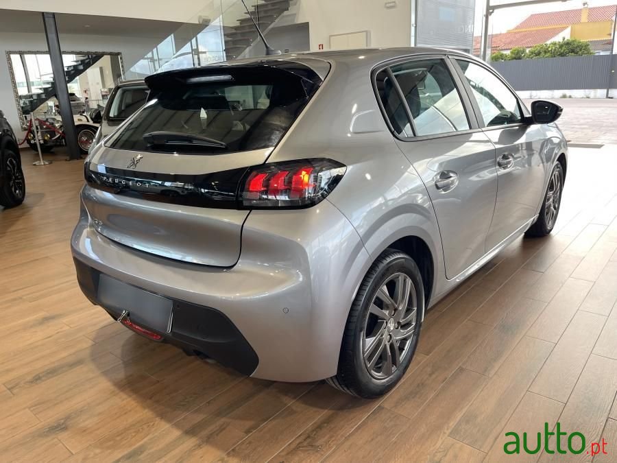 2022' Peugeot 208 photo #3