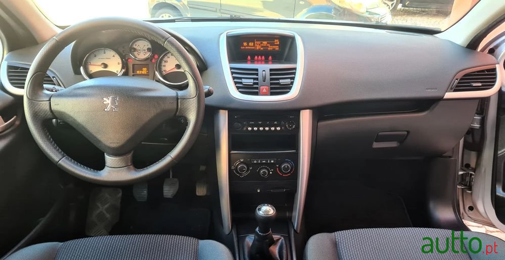 2011' Peugeot 207 photo #6