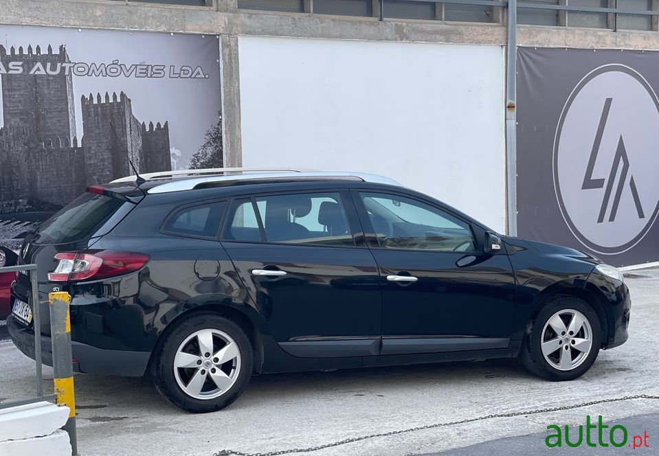 2010' Renault Megane Sport Tourer photo #3