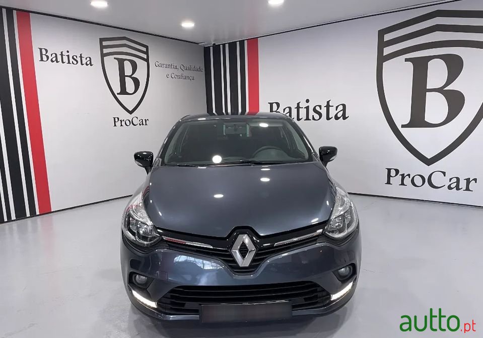 2019' Renault Clio photo #2