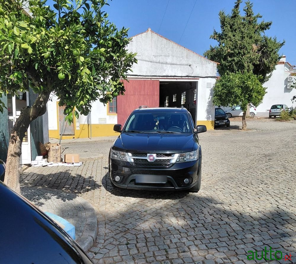 2014' Fiat Freemont 2.0 M-Jet Urban photo #4