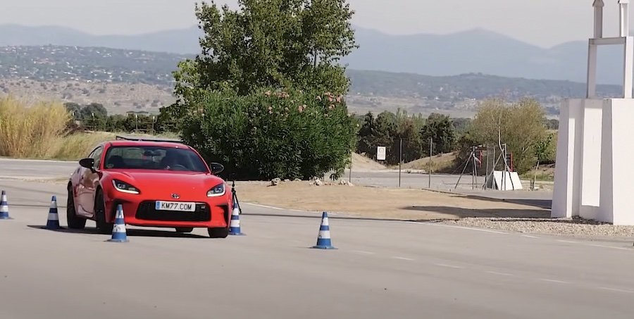 Watch How Toyota GR86 Handles The Moose Test