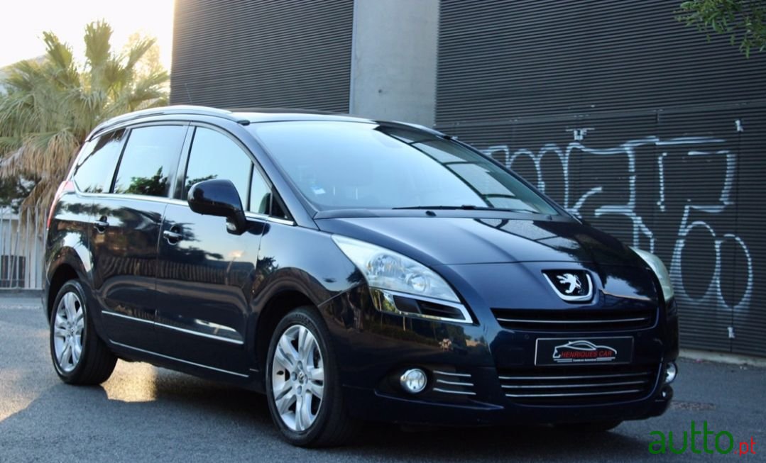 2010' Peugeot 5008 photo #4