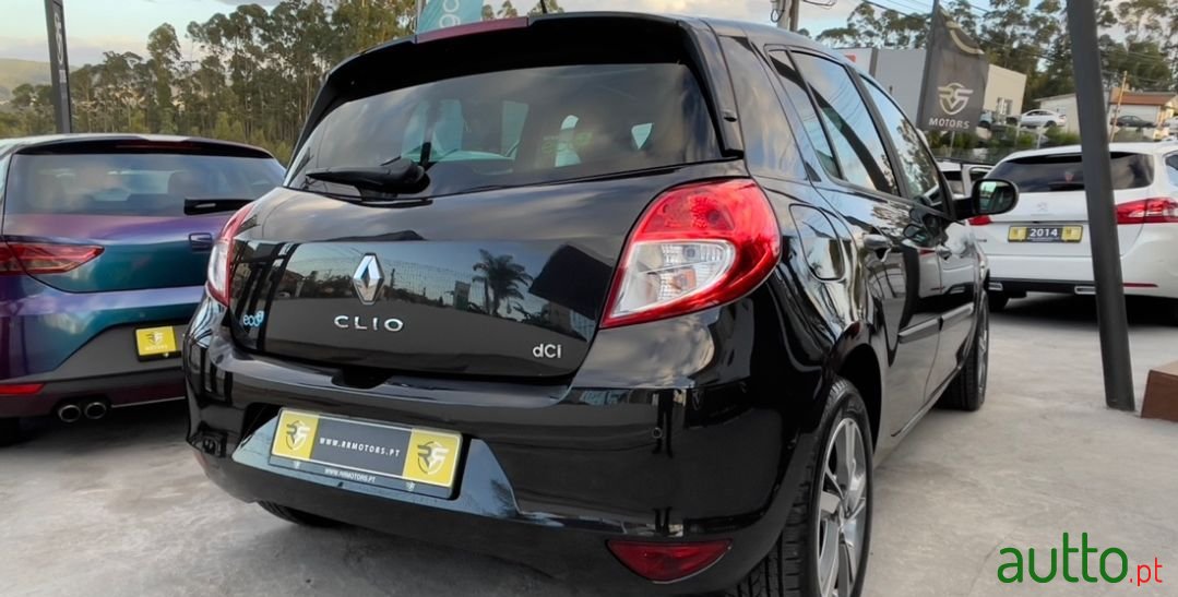 2011' Renault Clio photo #5