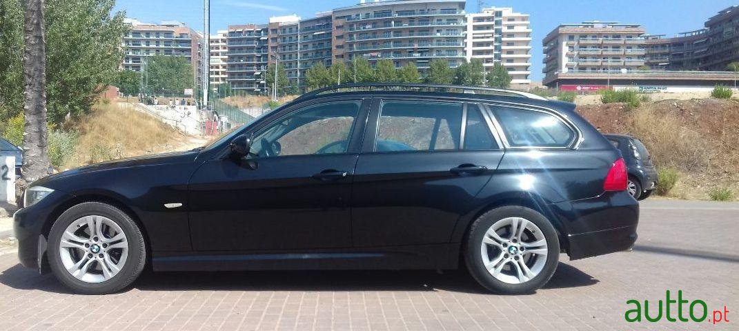 2010' BMW 318 photo #2