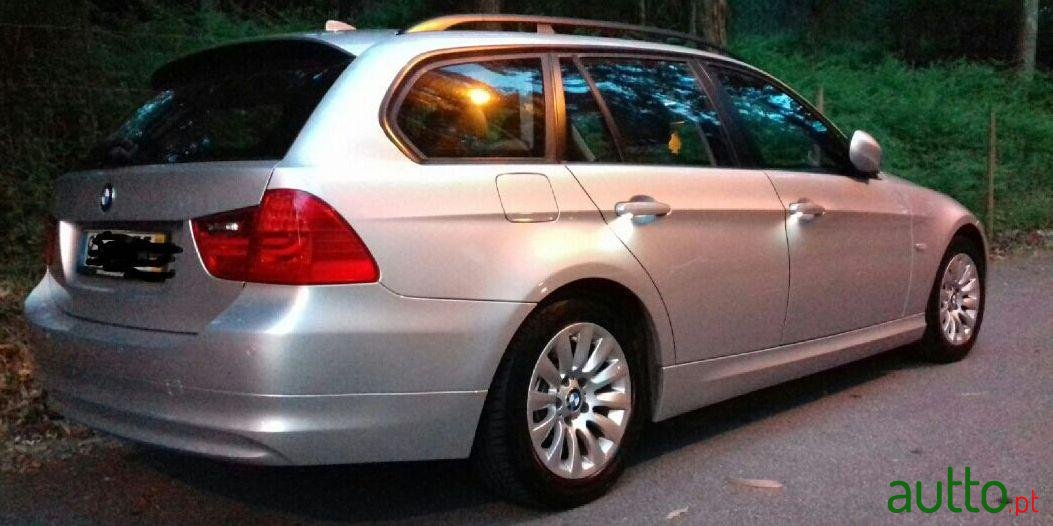 2009' BMW 318 I Touring photo #2