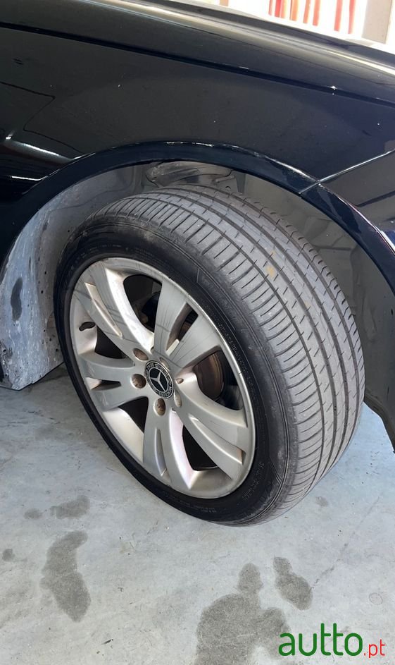 2010' Mercedes-Benz Classe C photo #2