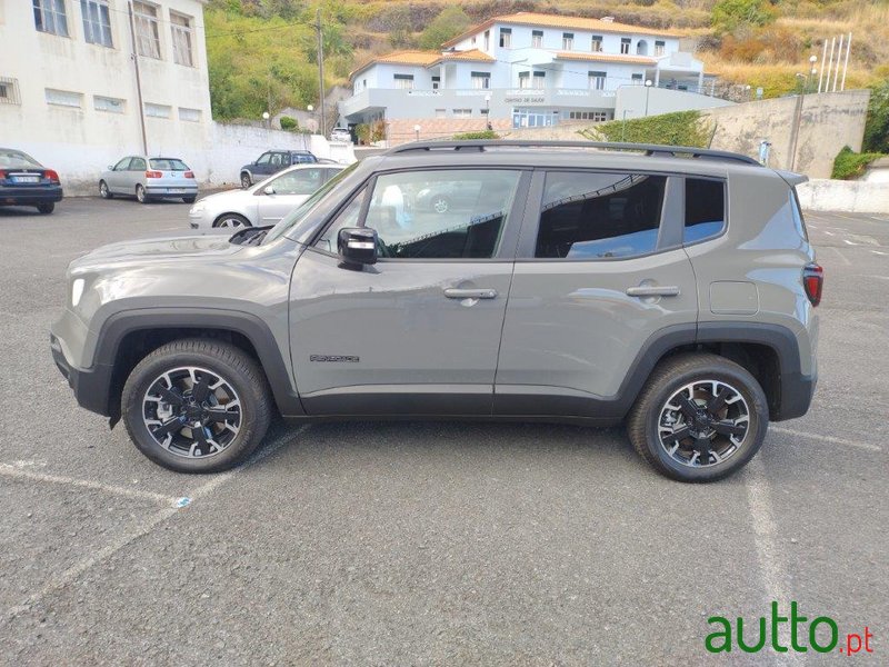 2023' Jeep Renegade photo #3