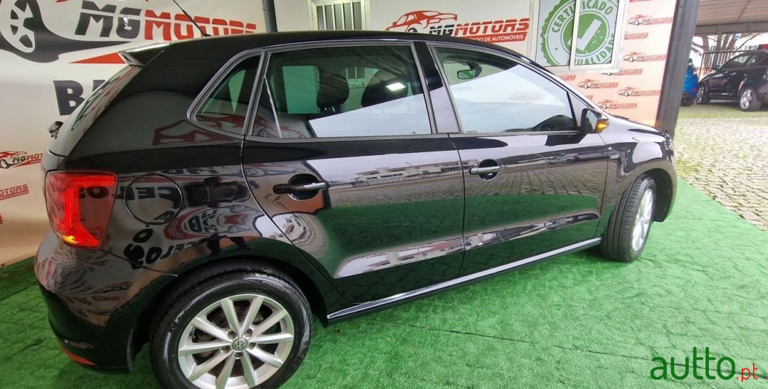 2015' Volkswagen Polo photo #3
