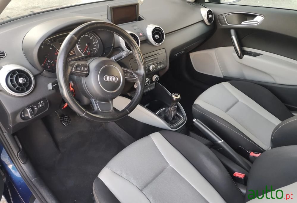 2010' Audi A1 1.6 Tdi Advance photo #6