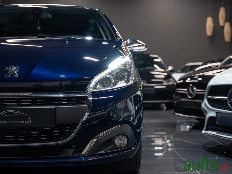 2019' Peugeot 208 photo #6