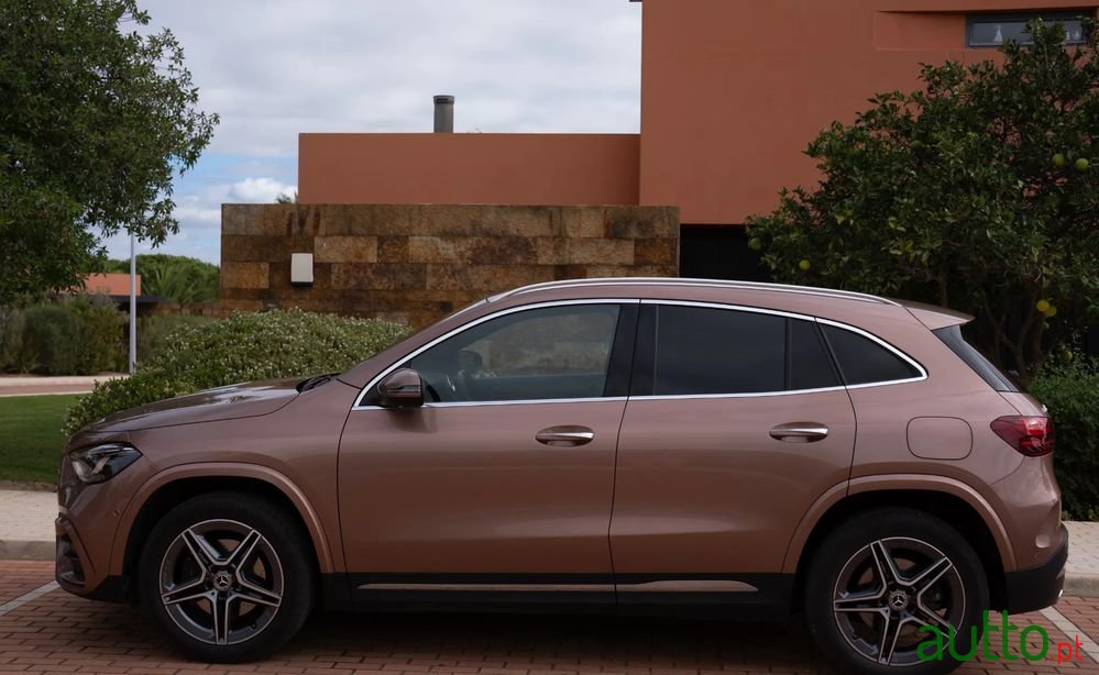 2023' Mercedes-Benz Classe Gla photo #2