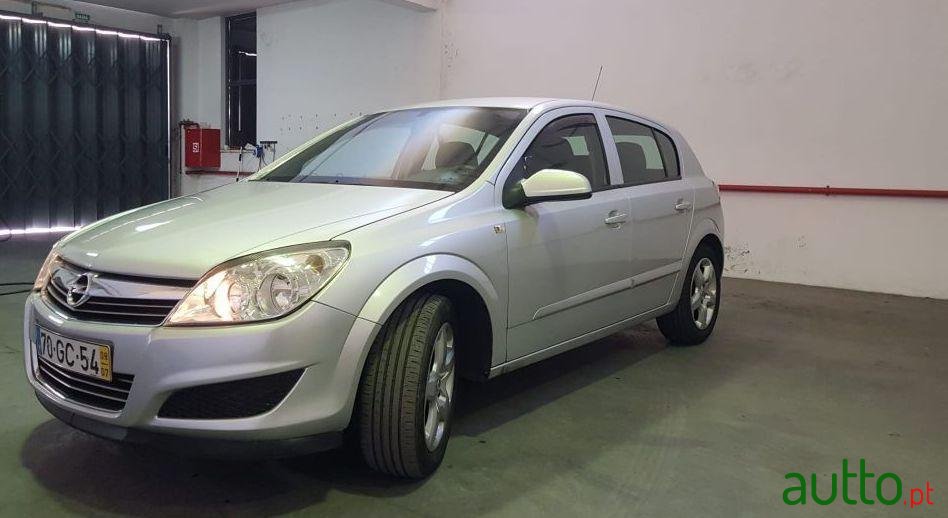 2008' Opel Astra photo #2
