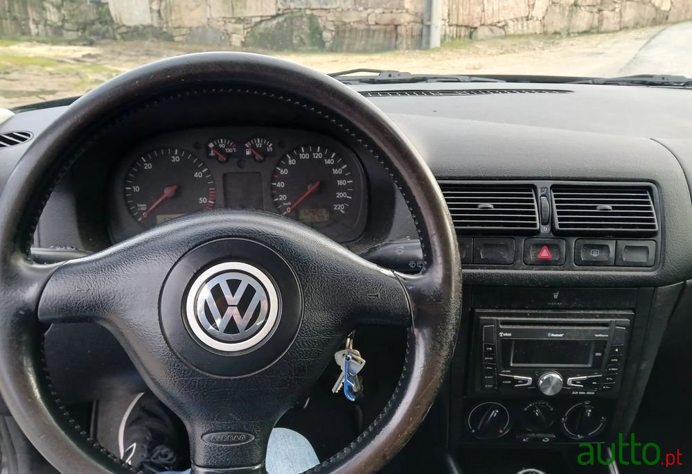 2001' Volkswagen Golf photo #6