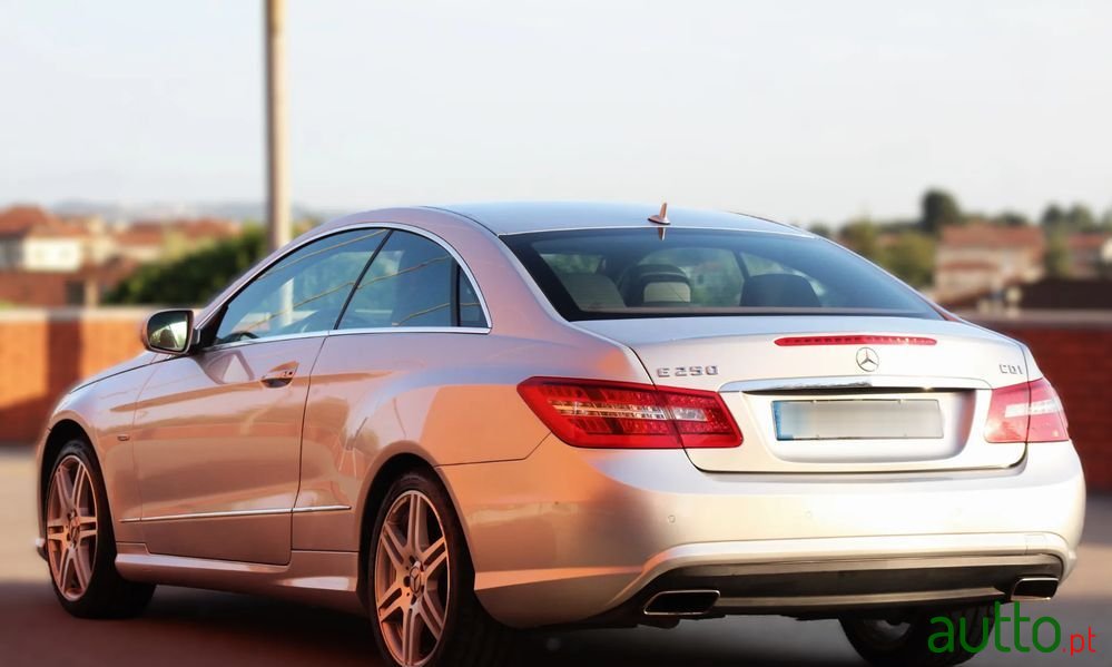 2009' Mercedes-Benz E 250 photo #5