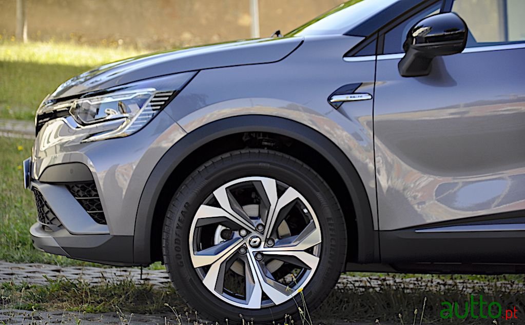 2022' Renault Captur photo #4