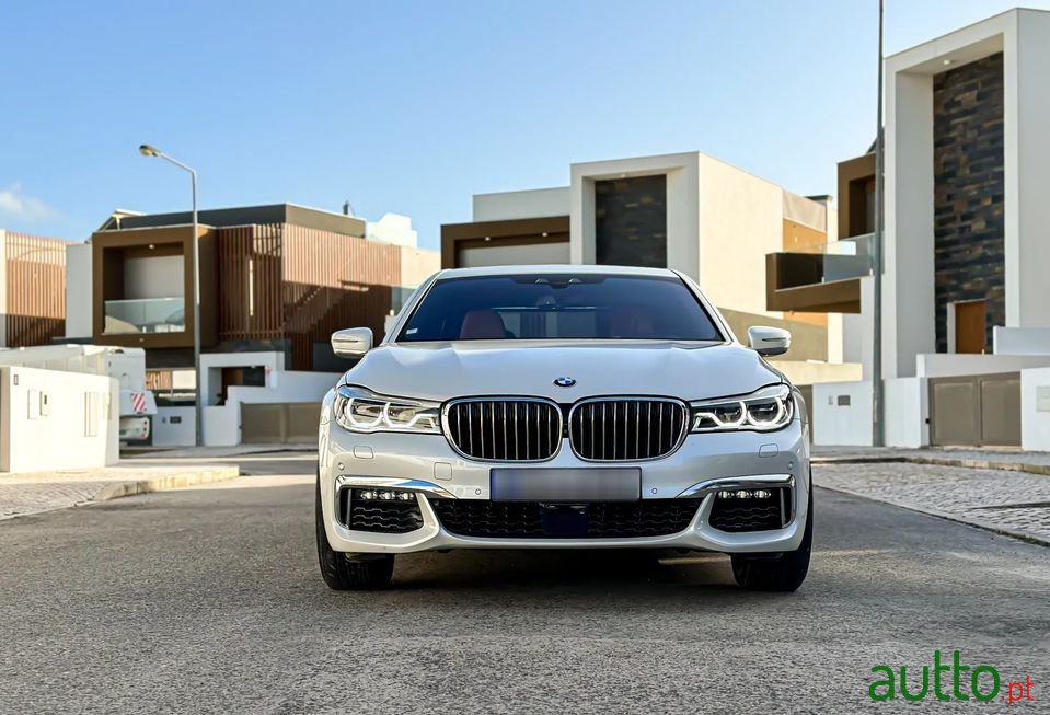 2016' BMW 730 photo #2