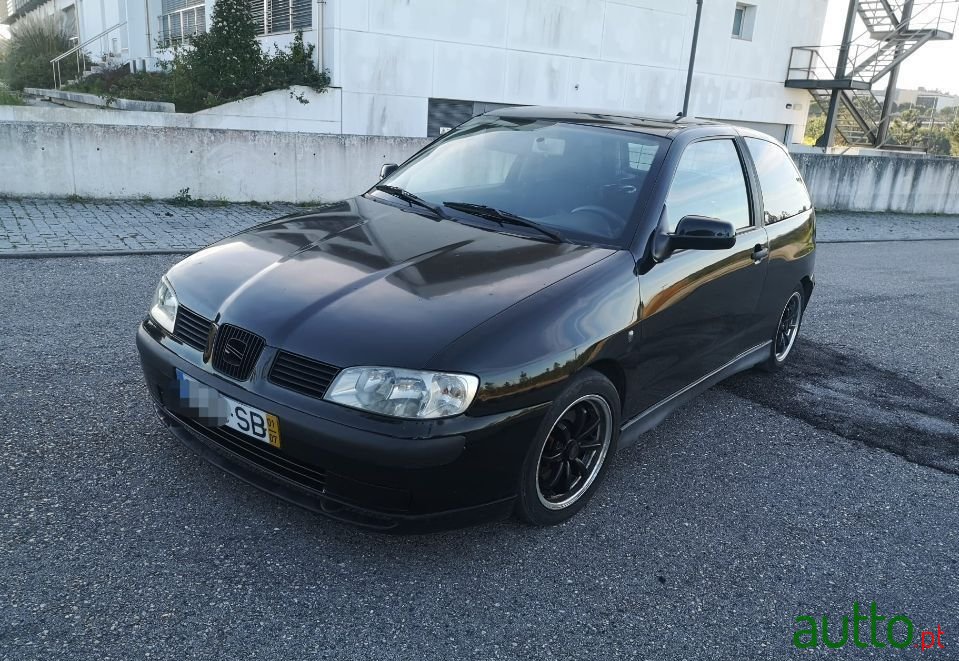 2001' SEAT Ibiza Sport photo #1